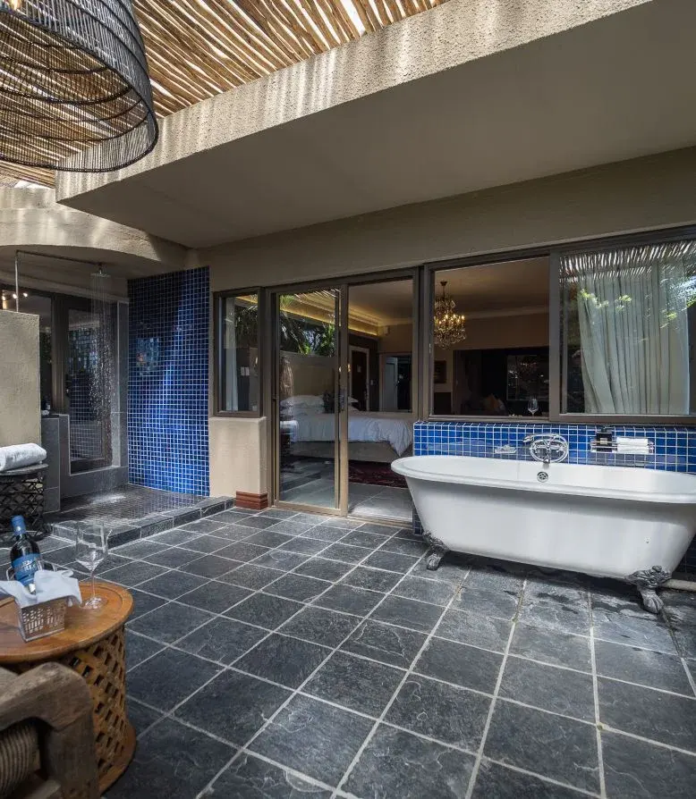 The Residence Hotel - Accommodation - Luxury Suite - Outdoor Bath